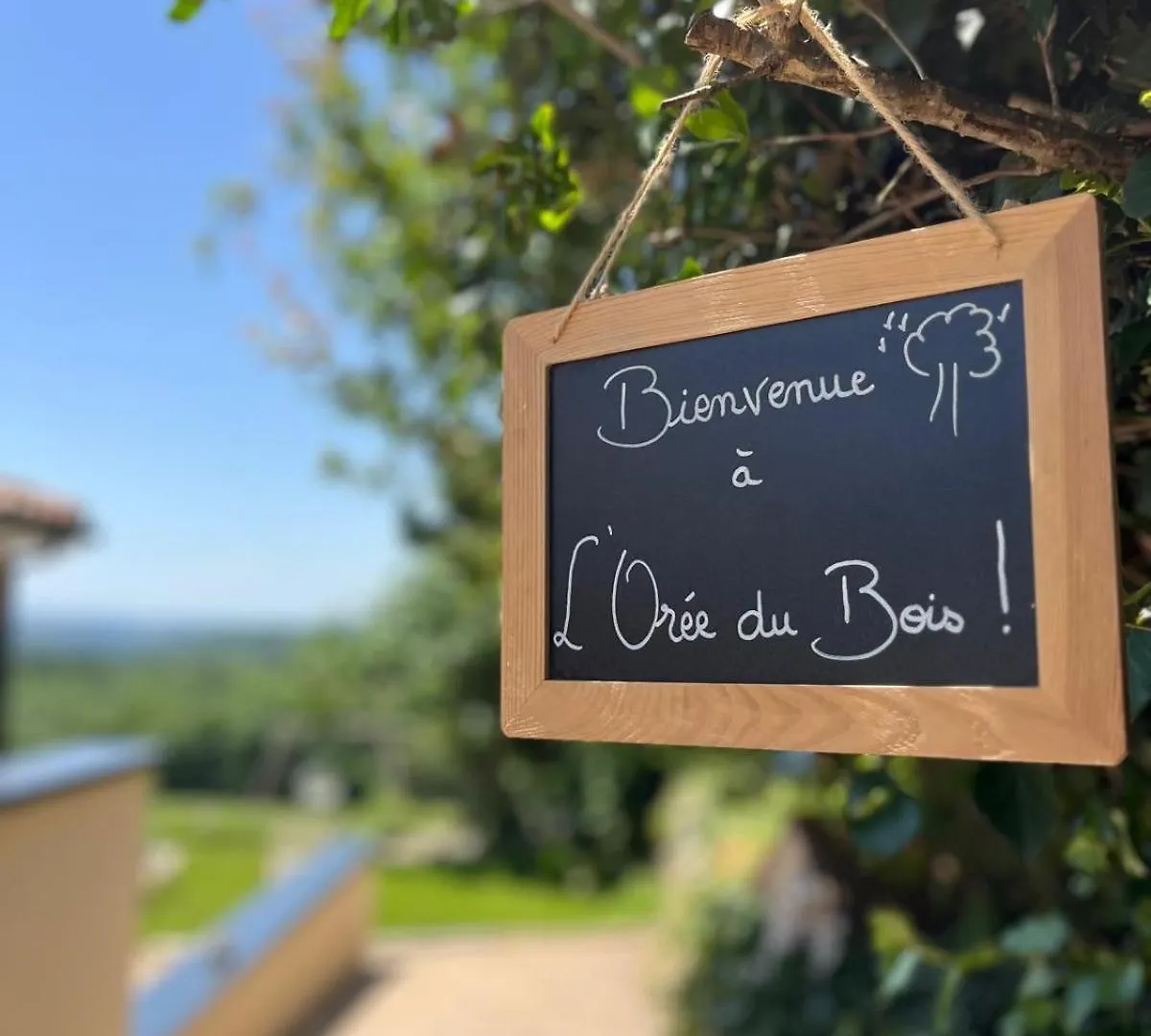 L Oree Du Bois Saussenac 0*,